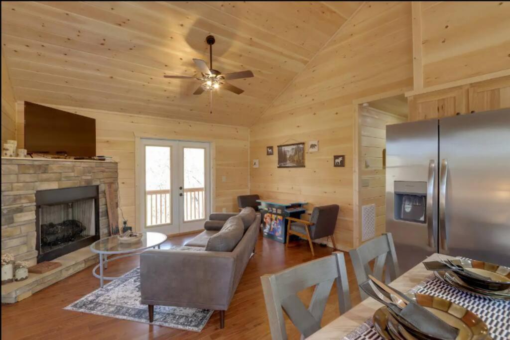 New Serene, Fun & Comfy Cabin- Covered Deck, Grill, Arcade Мерфи Экстерьер фото