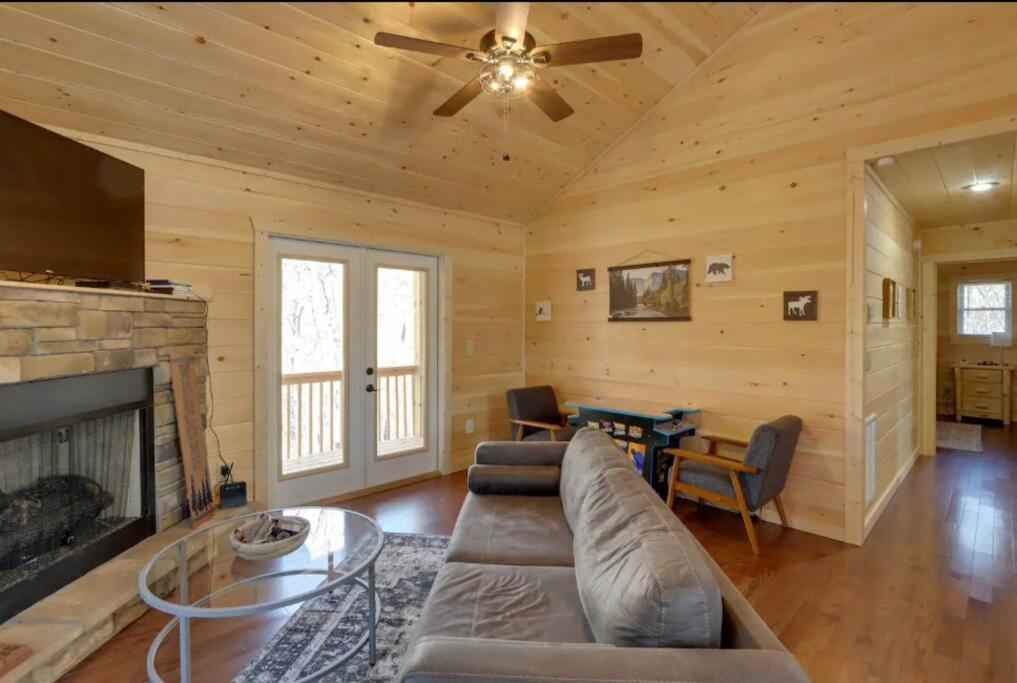 New Serene, Fun & Comfy Cabin- Covered Deck, Grill, Arcade Мерфи Экстерьер фото