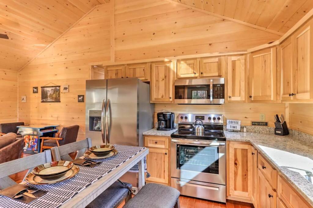 New Serene, Fun & Comfy Cabin- Covered Deck, Grill, Arcade Мерфи Экстерьер фото
